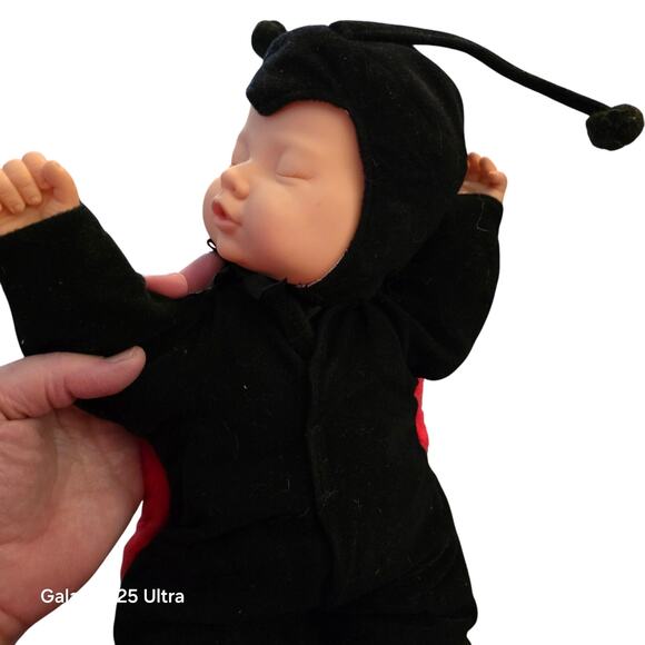 Anne Geddes 1997 Ladybug Sleeping Baby Doll 17” Plush Bean Bag Red Black VTG - Picture 4 of 4